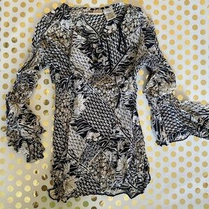 Faded Glory Black and White Ruffled Fitted Blouse